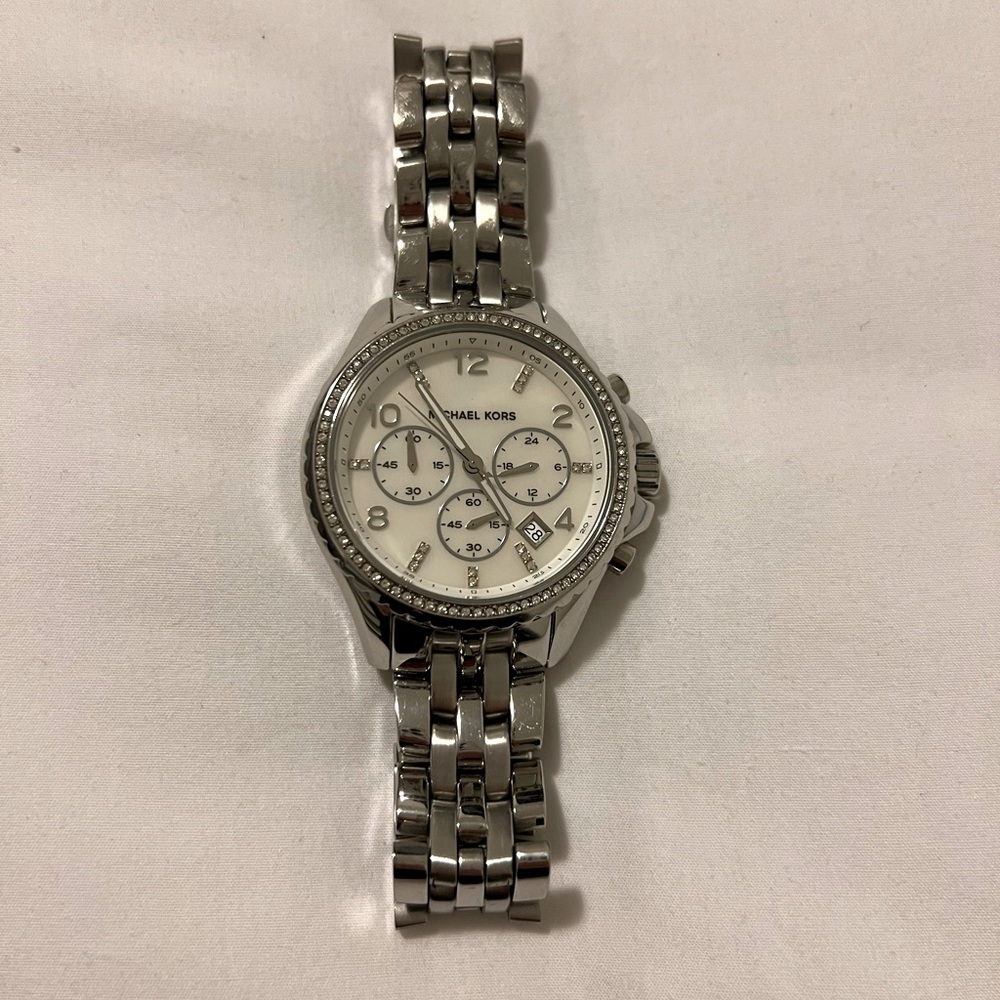 Michael Kors Woman’s oversized watch